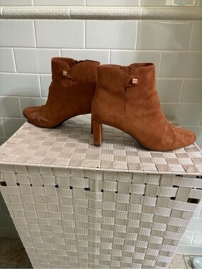 Women’s Alfani Size 8.5 Suede Ankle Booties in Cognac Brown